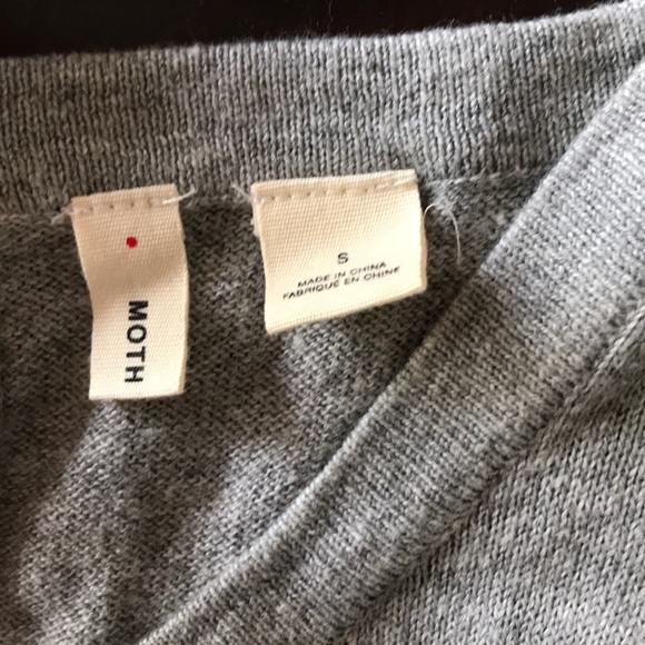 Moth Gardenia Pullover Motif - Picture 7 of 7